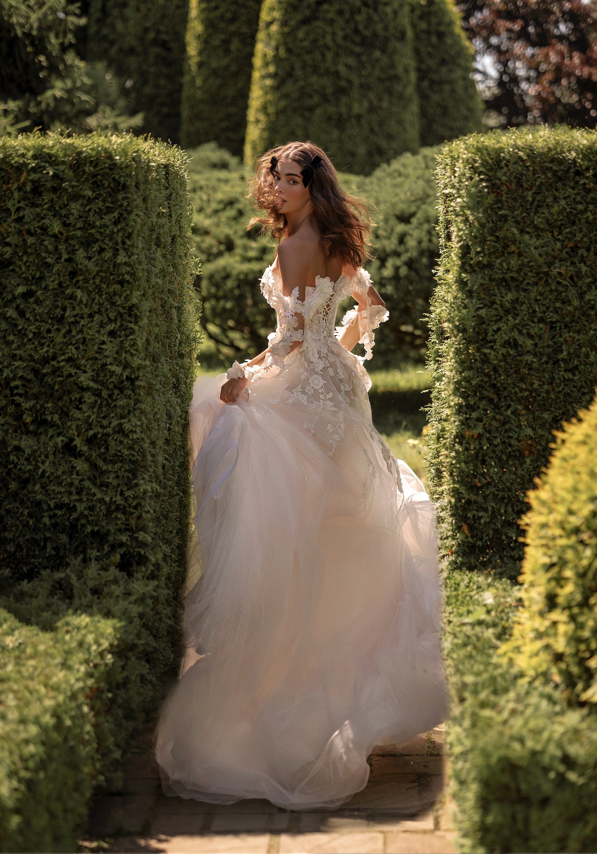 Evea : la Robe de Mariée Bohème à Fleurs par Excellence.