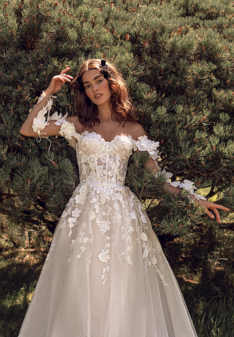 Evea : la Robe de Mariée Bohème à Fleurs par Excellence.