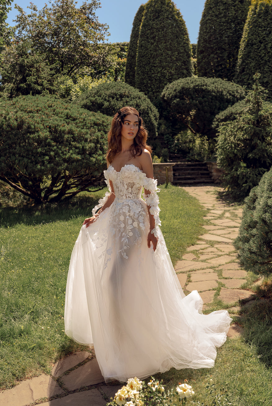 Evea : la Robe de Mariée Bohème à Fleurs par Excellence.