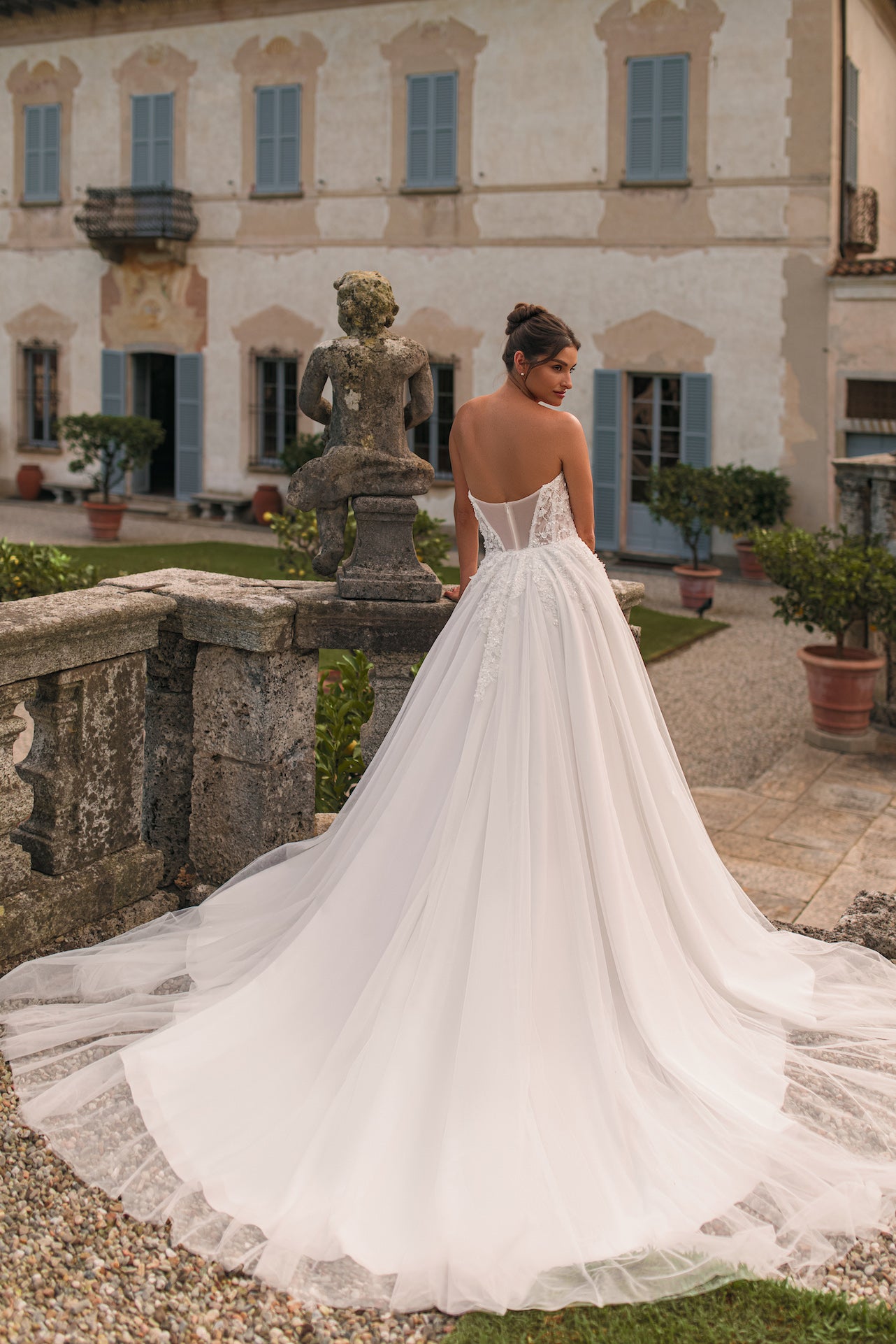 Lilas : la Robe de Mariée à Dentelle & Broderies par Excellence.