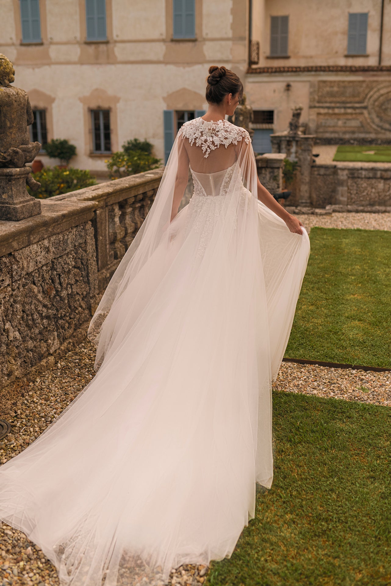 Lilas : la Robe de Mariée à Dentelle & Broderies par Excellence.