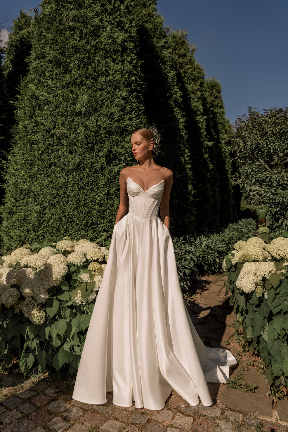 Sanlar : la Robe de Mariée Chic Forme Trapèze par Excellence.